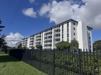 WOODSIDE APTS CONDO · #635 in North Miami Beach - Photo 1