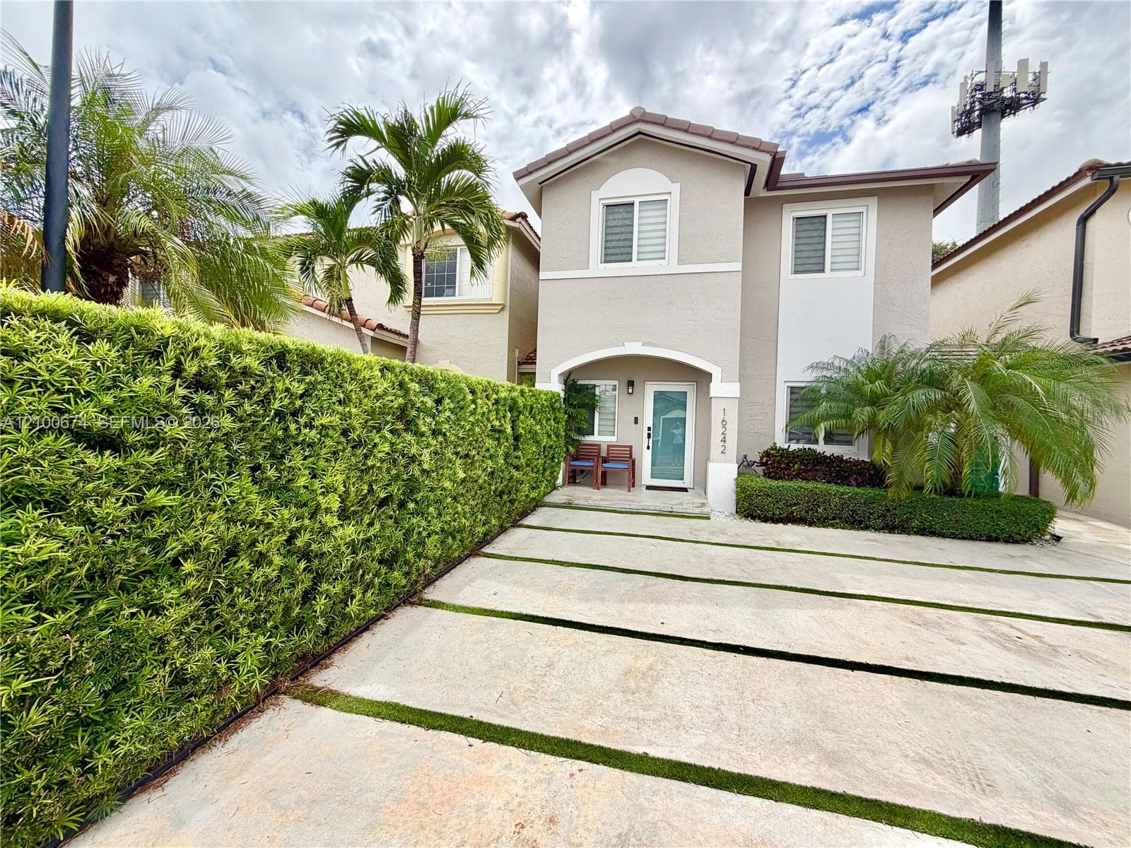 16242 SW 97th Ter photo 1
