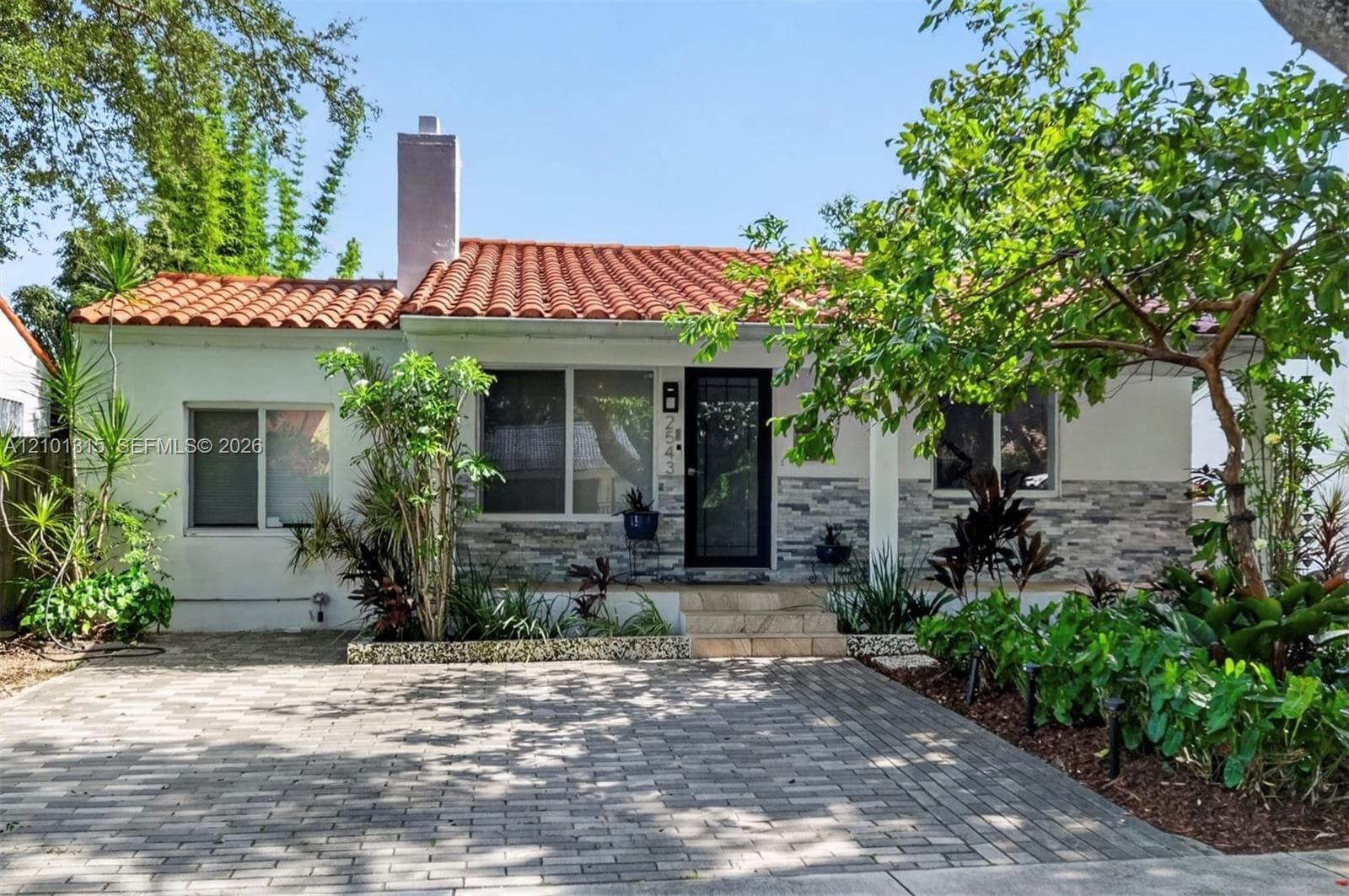 2543 SW 15th St photo 1