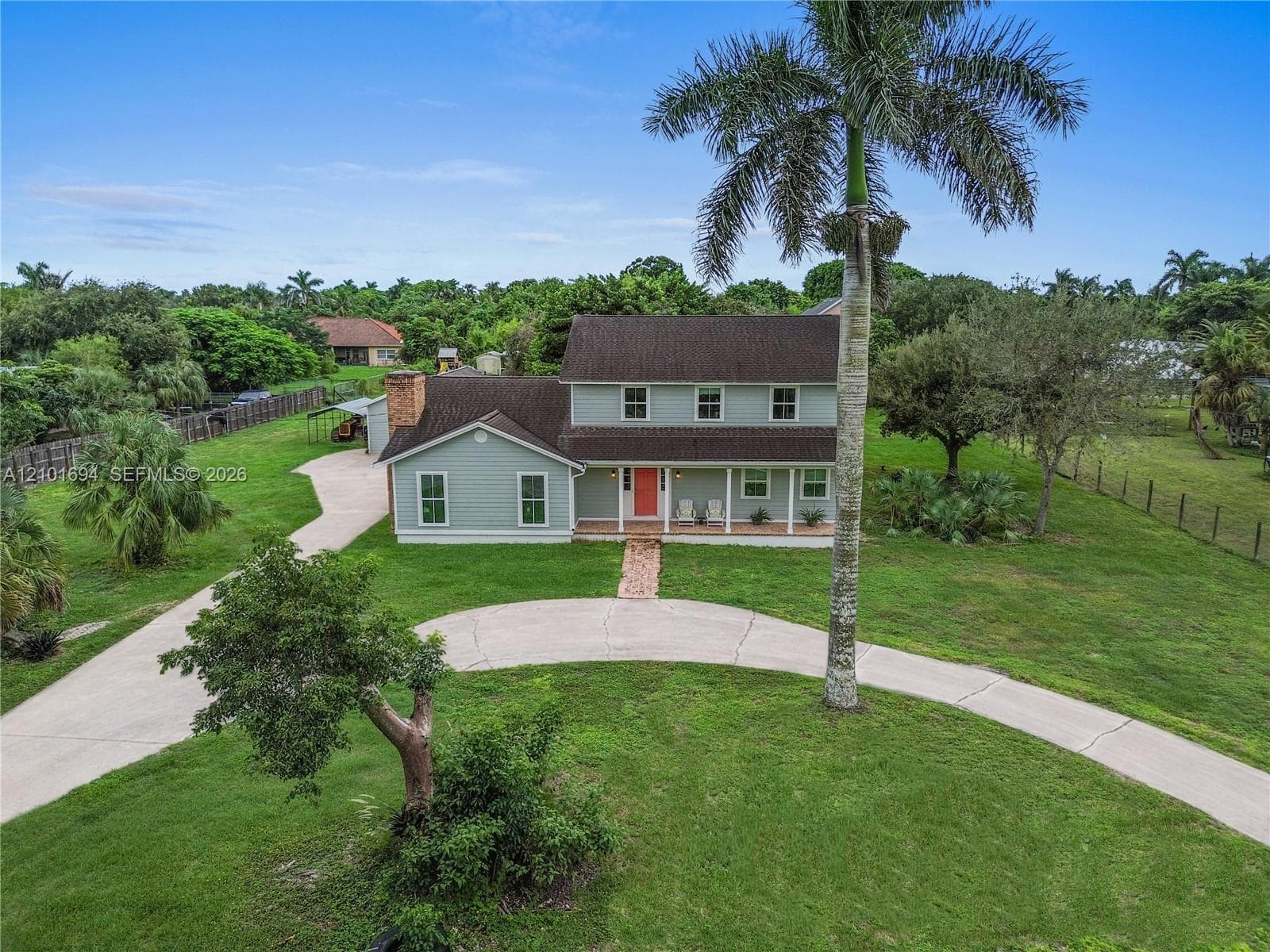 Full acre lot with large circle driveway