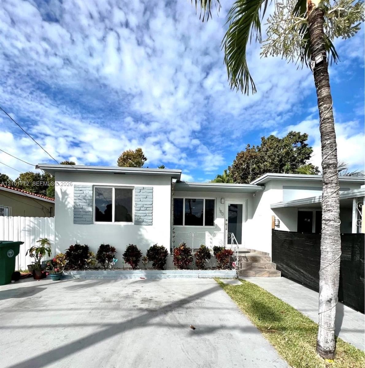 180 NW 32nd Pl #1 photo 1