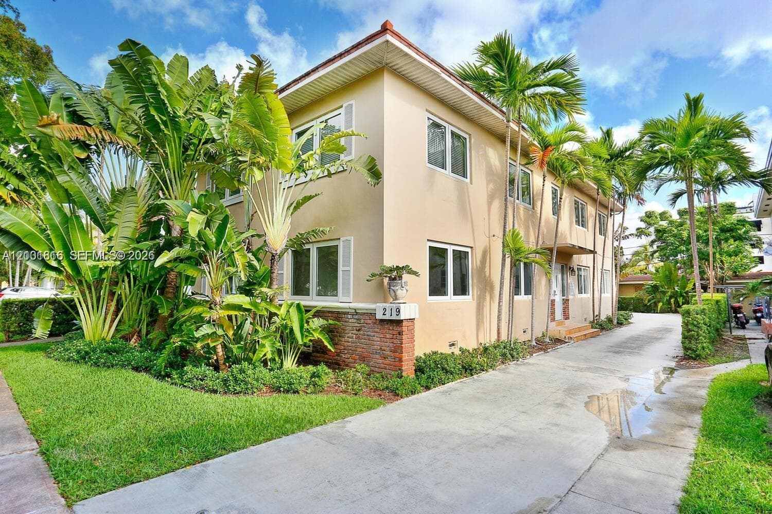 ! st floor corner apt. unit for rent. Wood floors throughout.