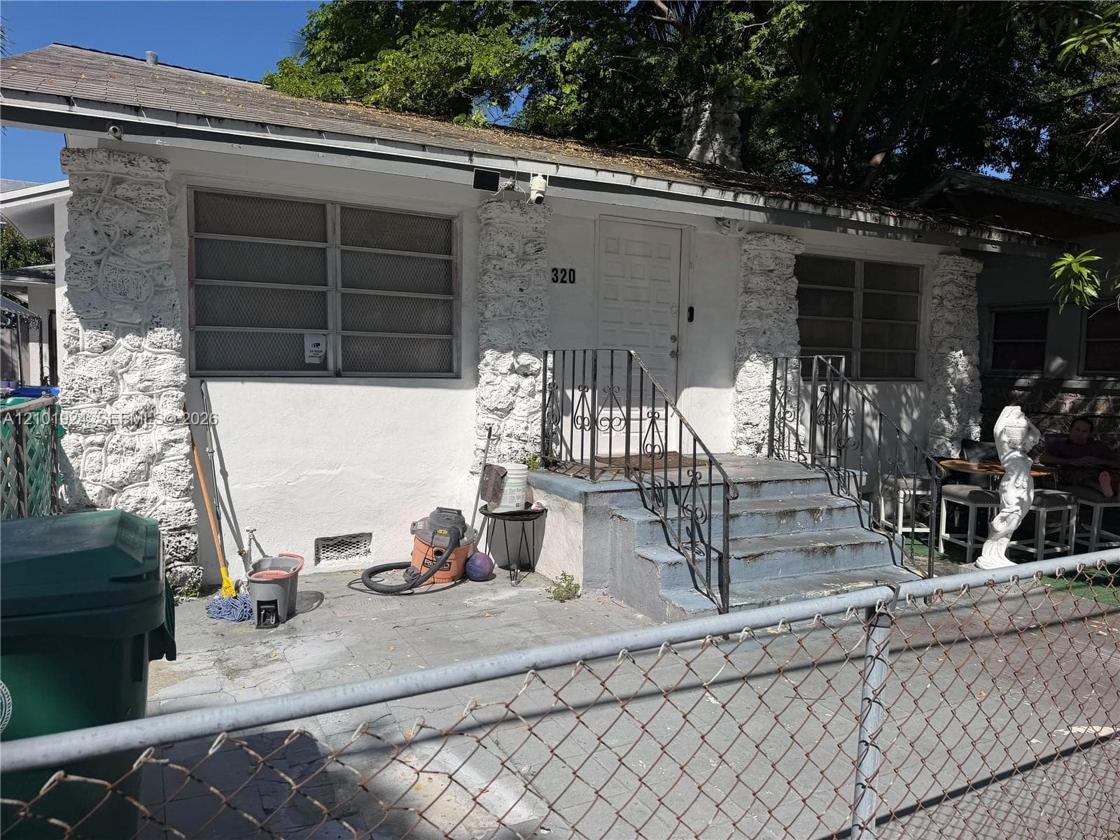 320 NW 11th Ave photo 1