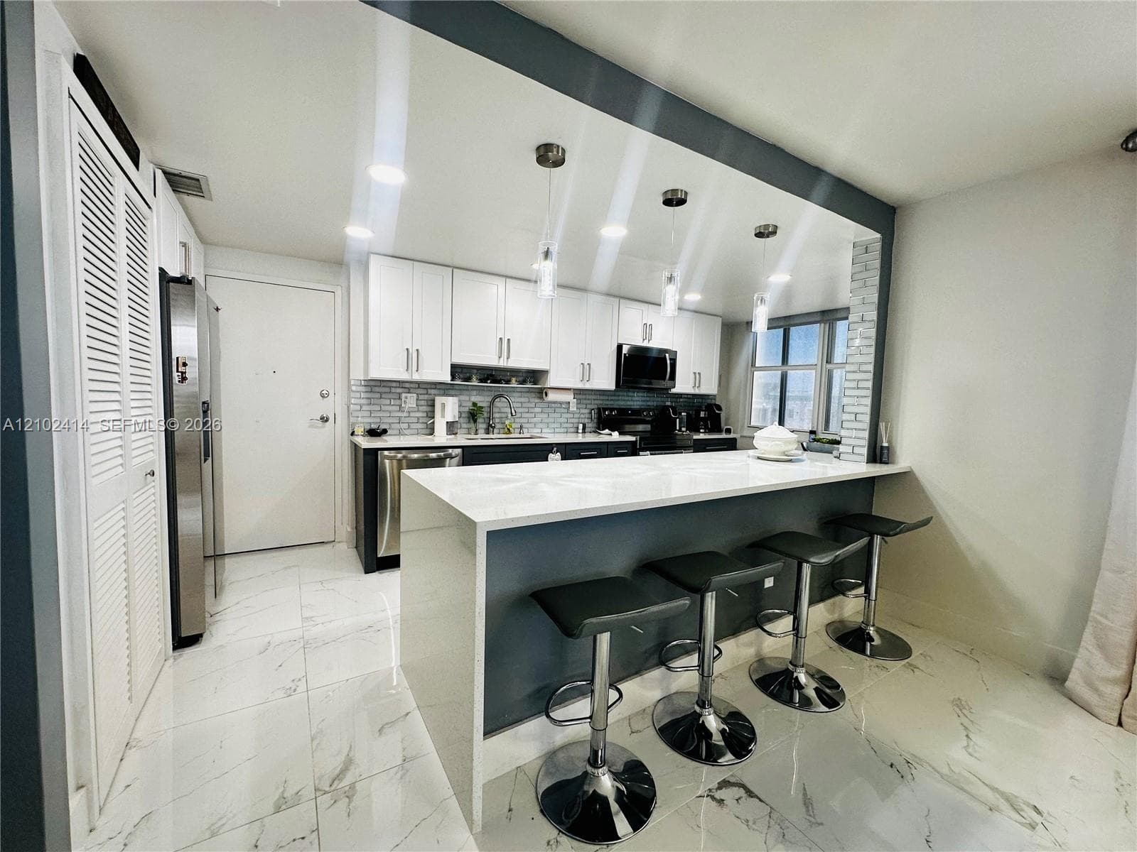 OXFORD TOWERS CONDO · #306 in Hollywood - Photo 1
