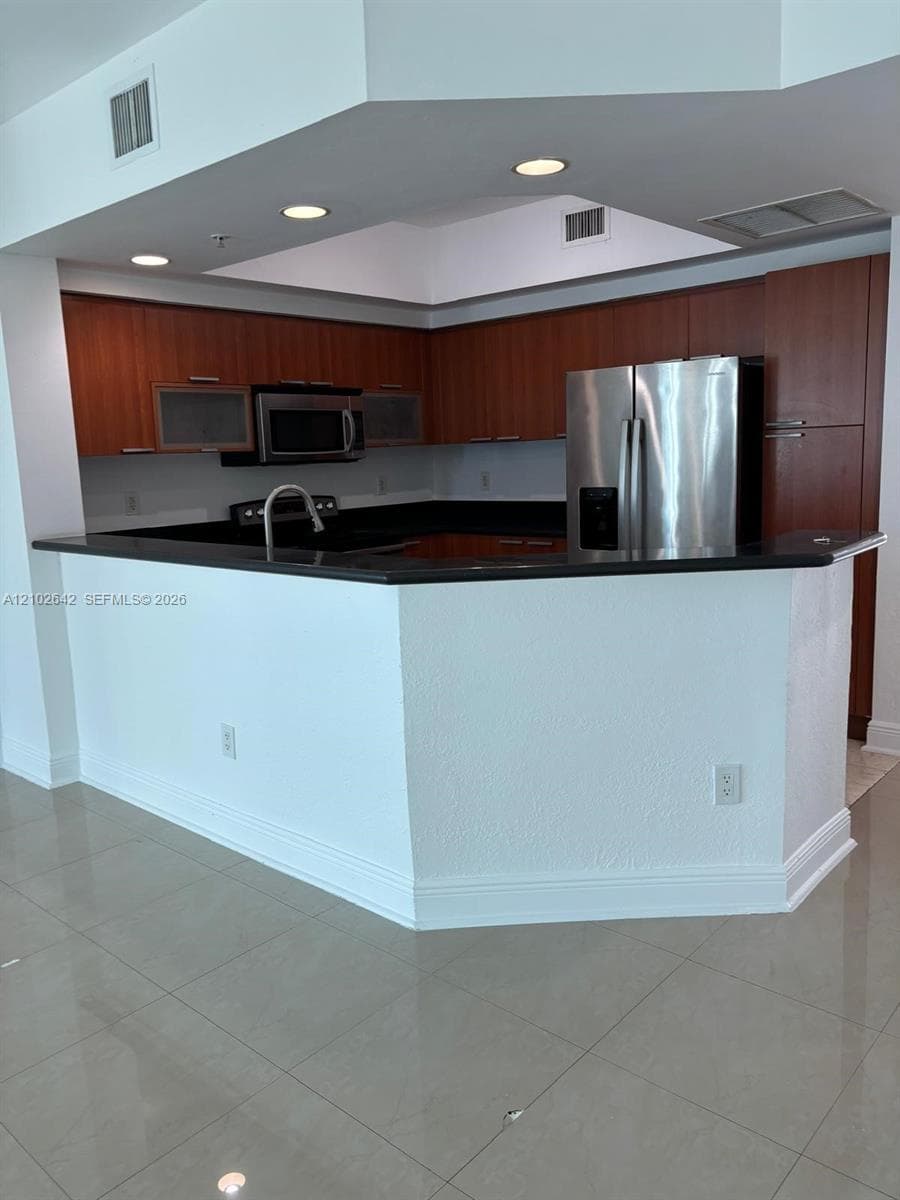 THE OAKS I CONDO · #1606 in North Miami - Photo 1