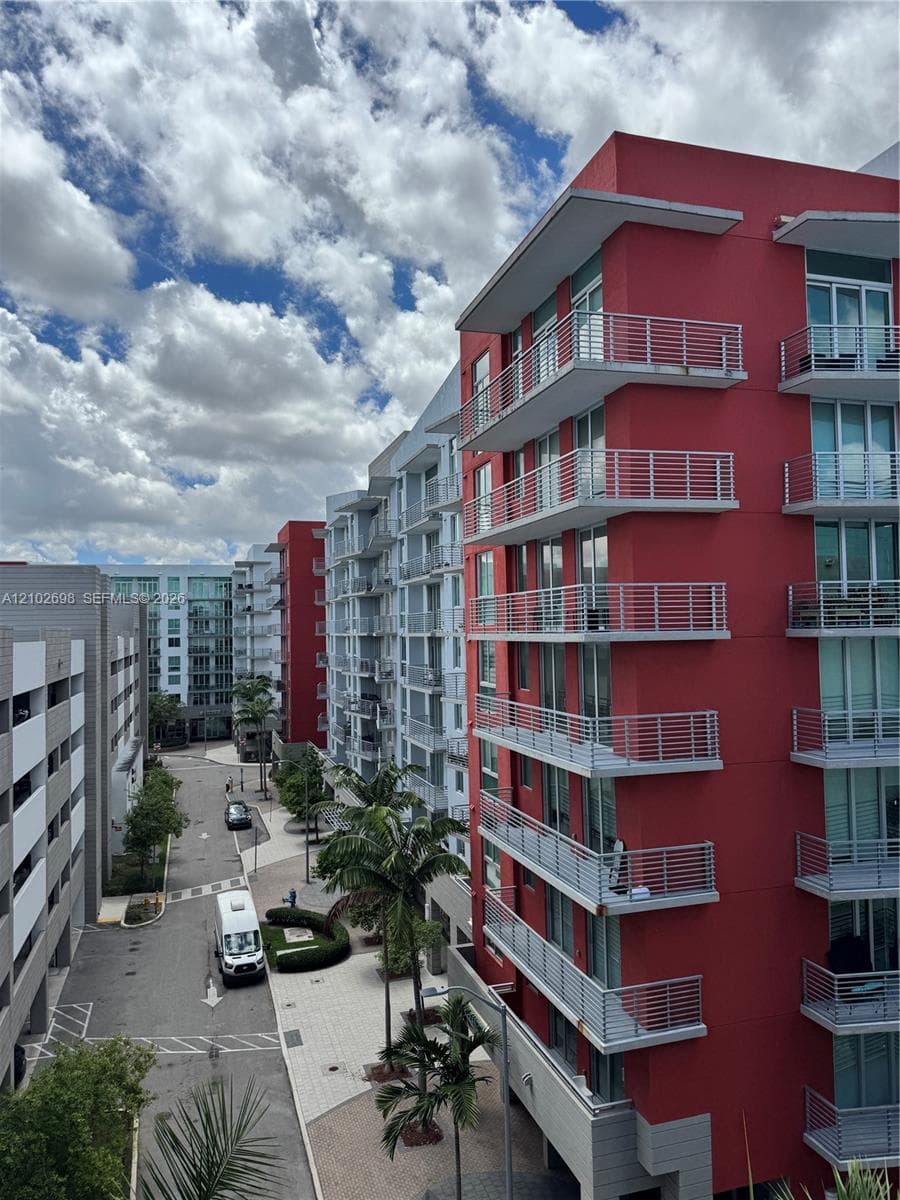 MIDTOWN DORAL CONDO 4 · #602 in Doral - Photo 1