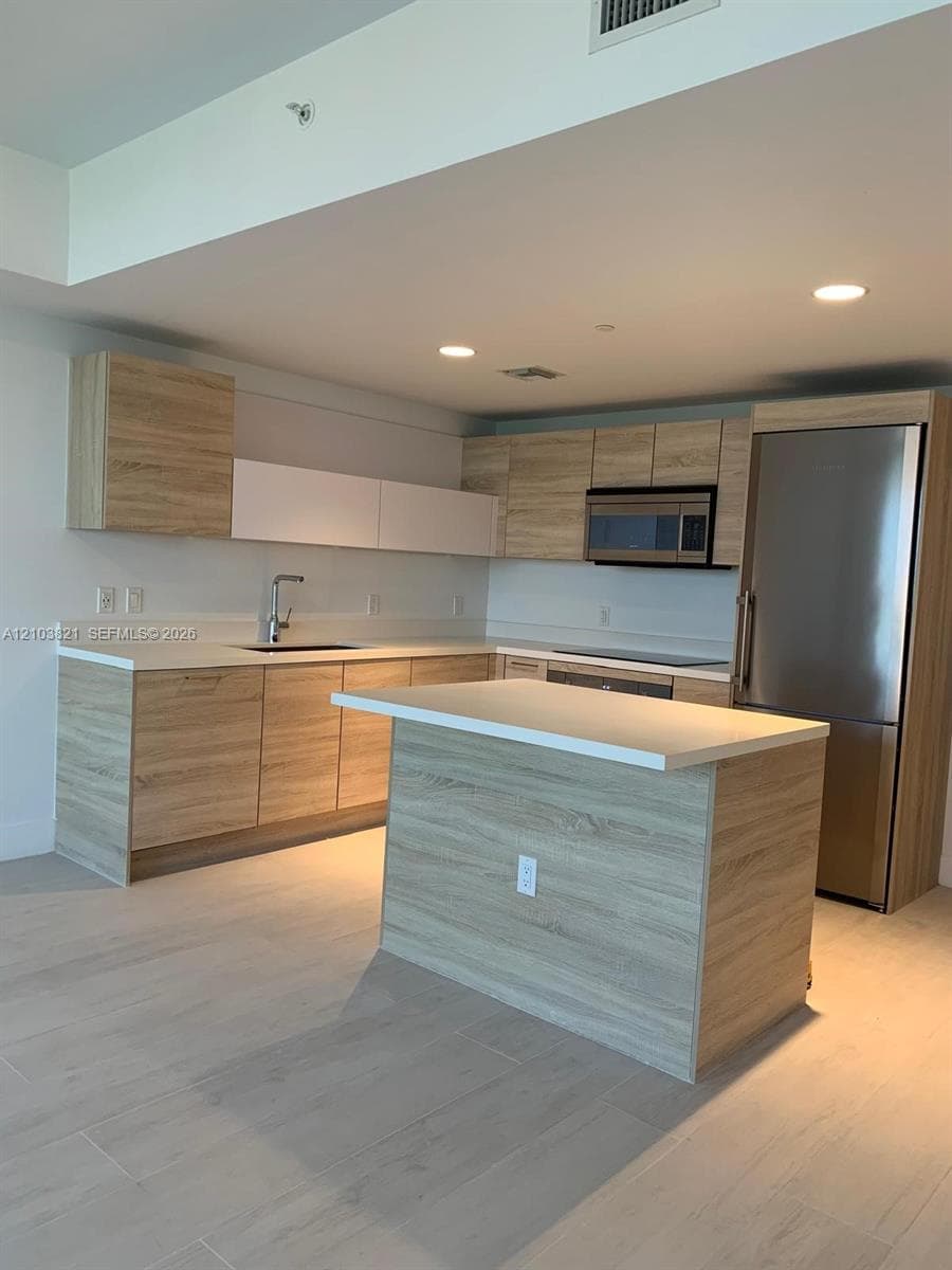 THE HARBOUR NORTH CONDO · #2302 in North Miami Beach - Photo 1