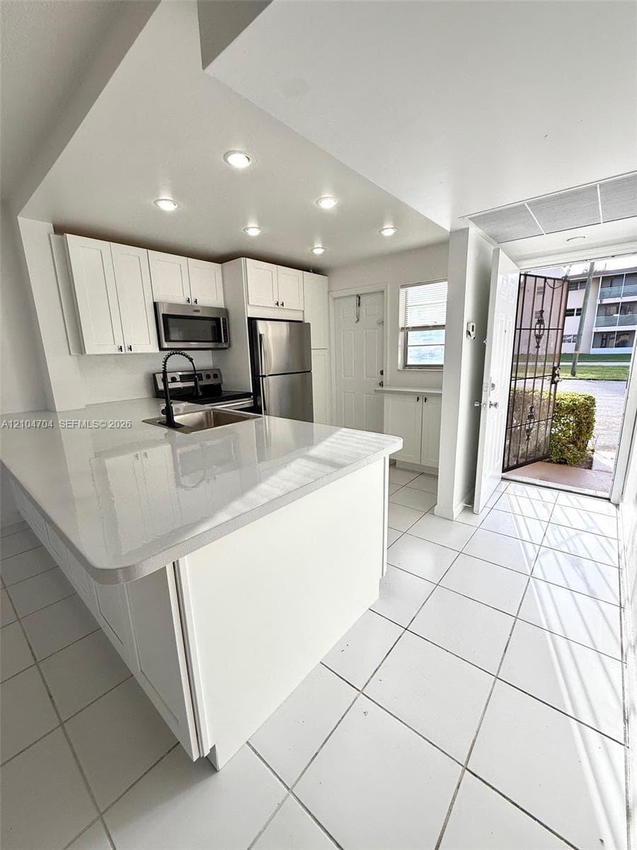 BISC LAKE GARDENS NO 2 BL · #K107 in Aventura - Photo 1