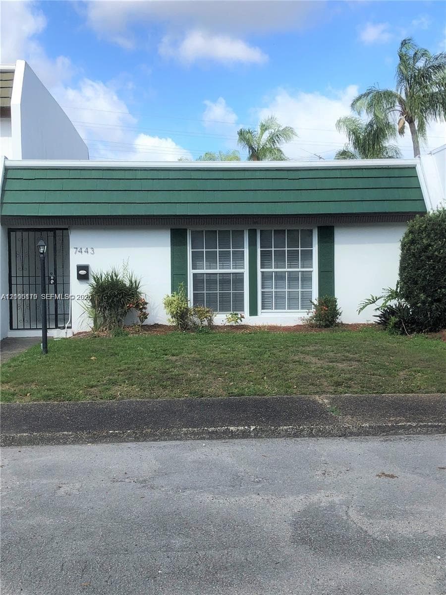 7443 Twin Sabal Dr photo 1