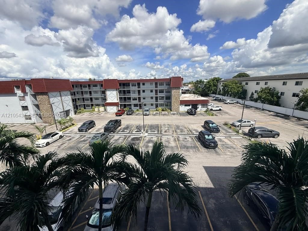 KINGS COVE CONDO · #419 in Hialeah - Photo 1