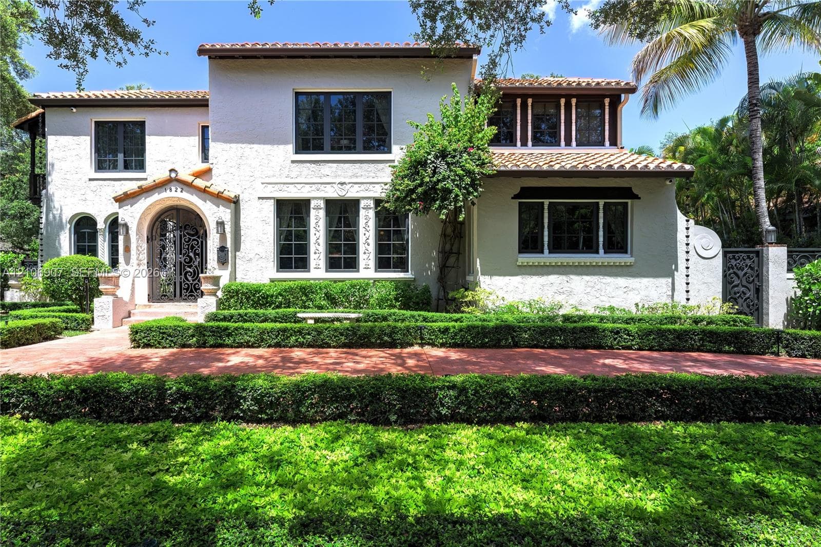 1822 Country Club Prado photo 1