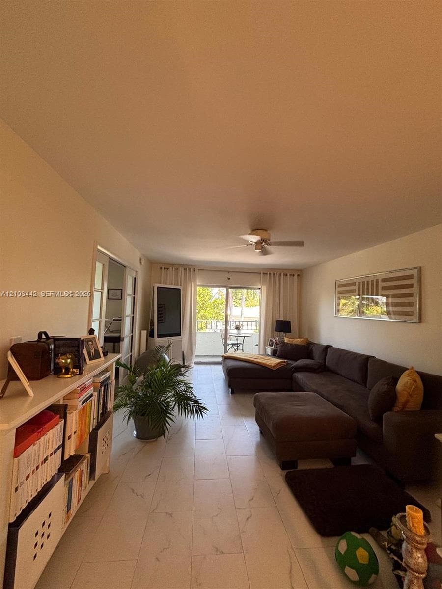 LINCOLN PLACE RESIDENCES #302