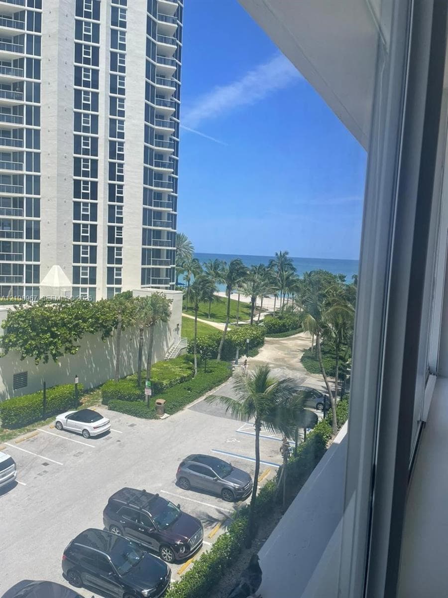 Aventura Beach Club #330