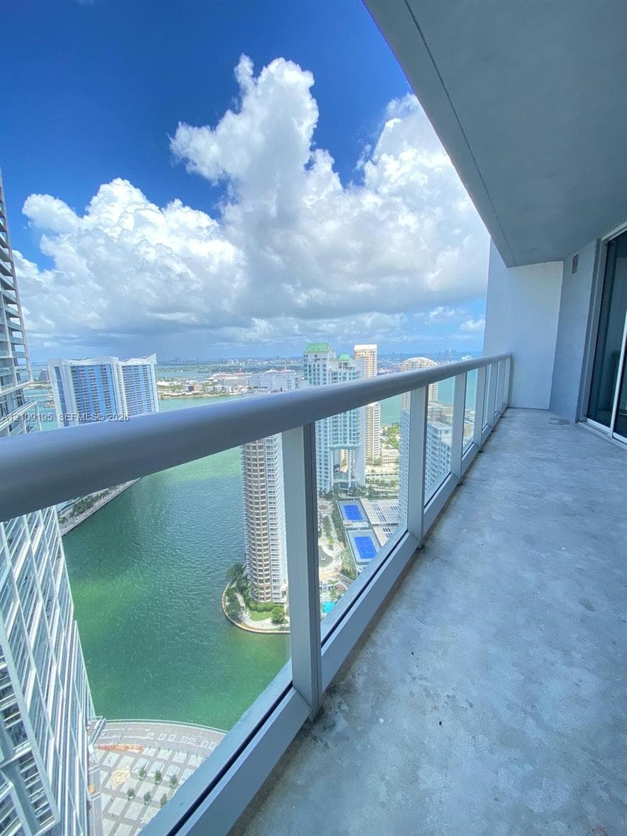 Icon Brickell II #4408