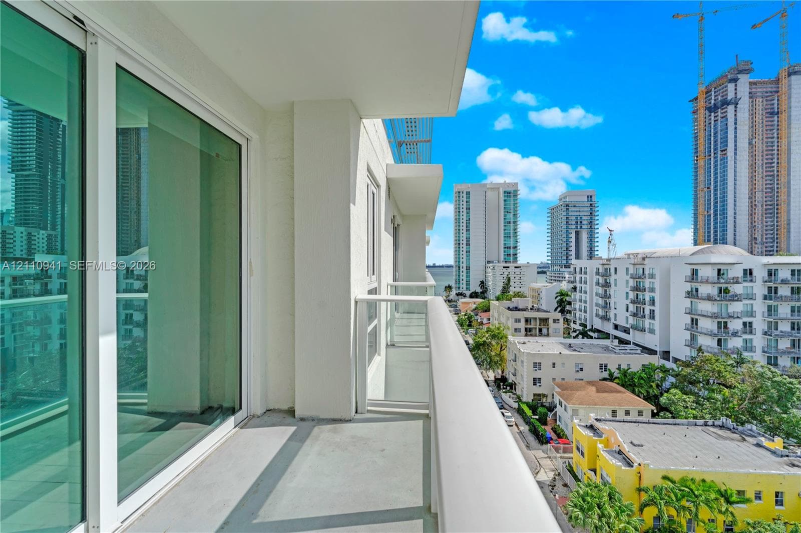 26 Edgewater #907